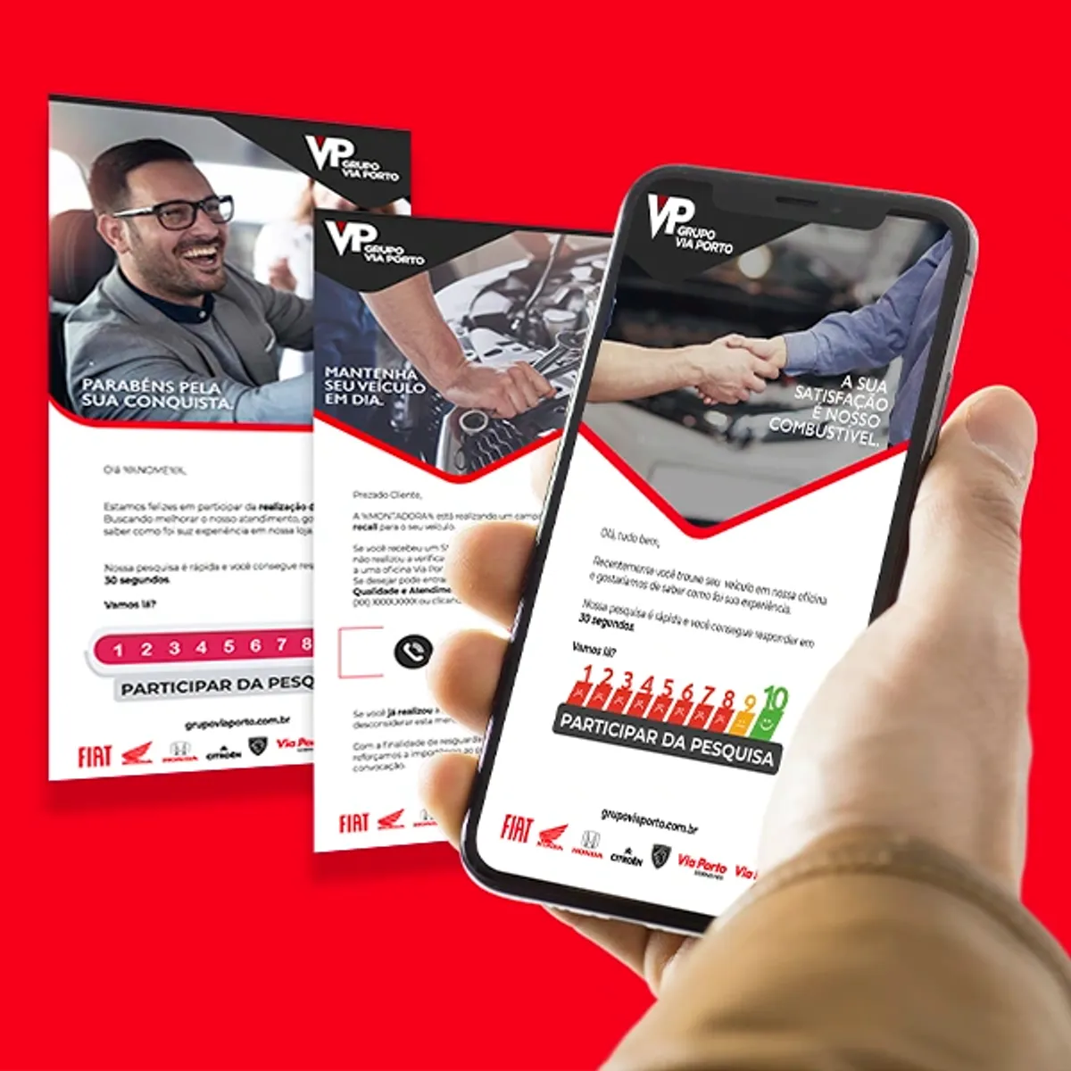 Mão segurando um smartphone que exibe um e-mail marketing do Grupo Via Porto, cliente da W3COM, com foco em pesquisa de satisfação. Ao fundo, dois outros e-mails promocionais da Via Porto aparecem em segundo plano.