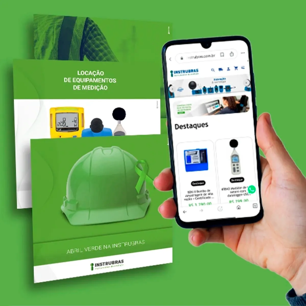 Mão segurando um smartphone que exibe a página de destaques do site da Instrubras, cliente da W3COM, com foco em equipamentos de medição. Ao fundo, peças digitais em tons de verde promovem a 