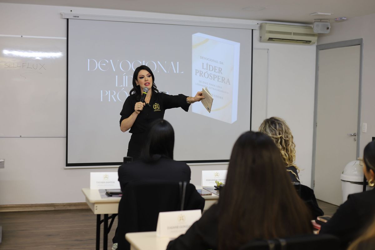 Nay - Especialista em Gestão de Equipes