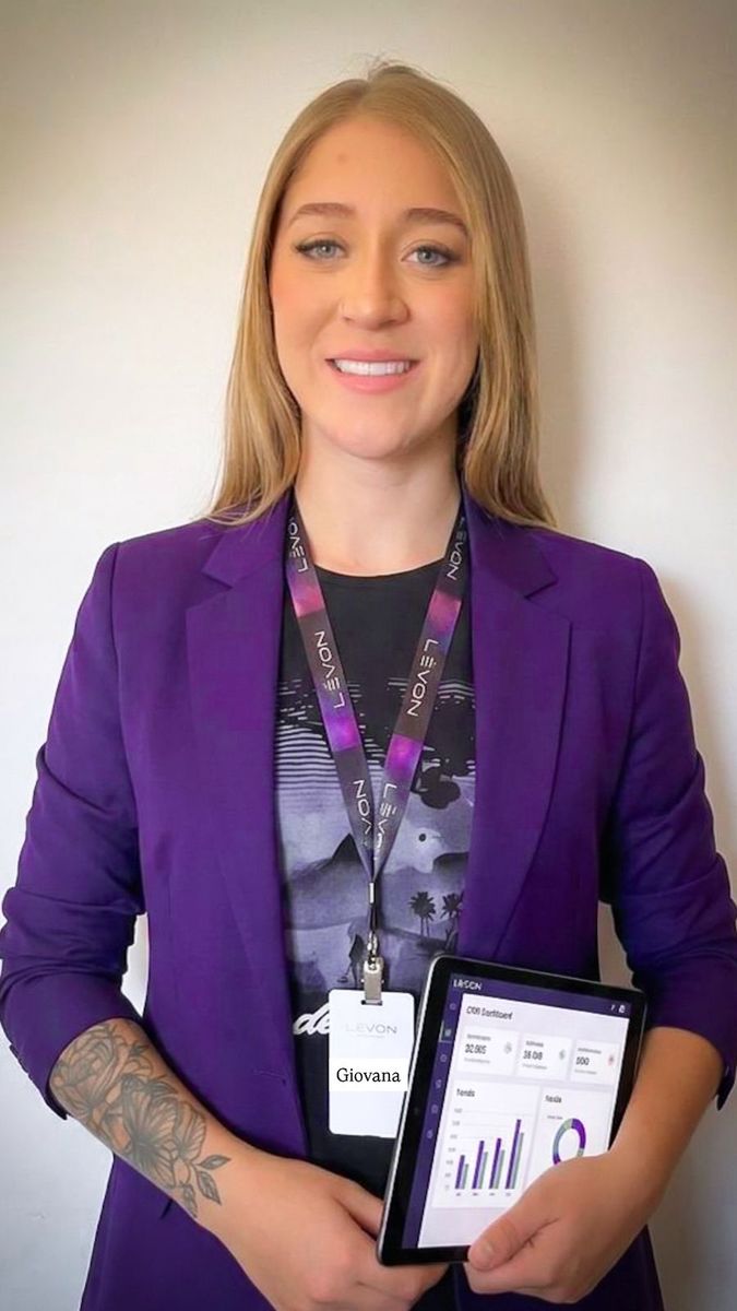 Giovana - Consultora de Inglês