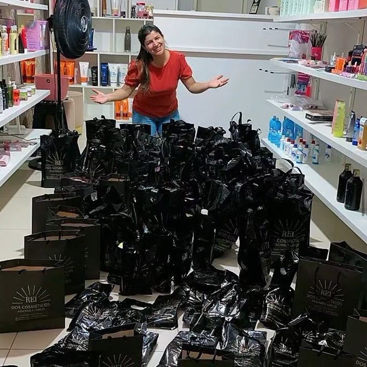 Resultado de aluna de cosméticos e perfumes